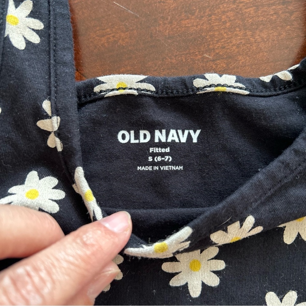Old Navy | Kids Floral and Solid Tank Top Set - Picture 4 of 6